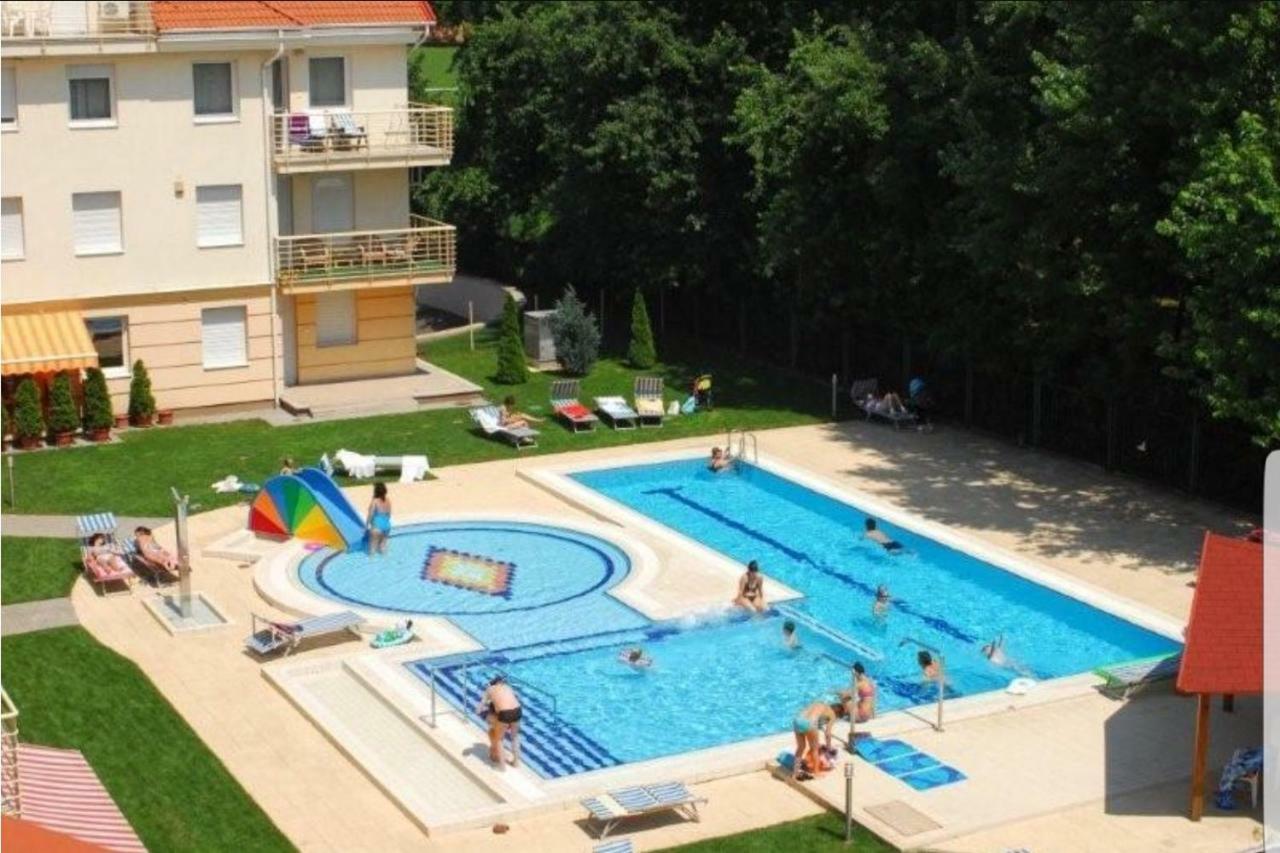 Ferienwohnung Paris-Lux. Hajdúszoboszló Exterior foto