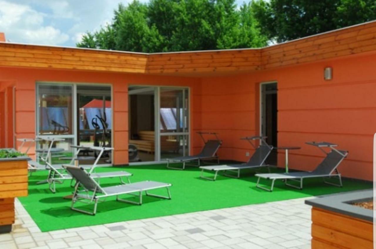 Ferienwohnung Paris-Lux. Hajdúszoboszló Exterior foto